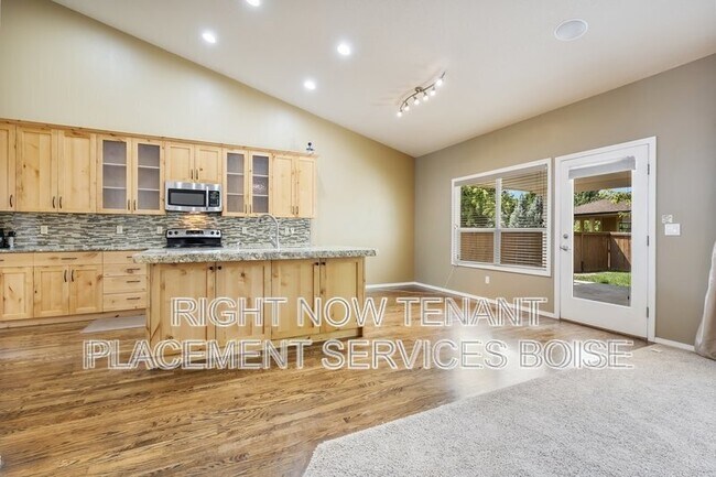 Building Photo - 3945 N Waterloo Way