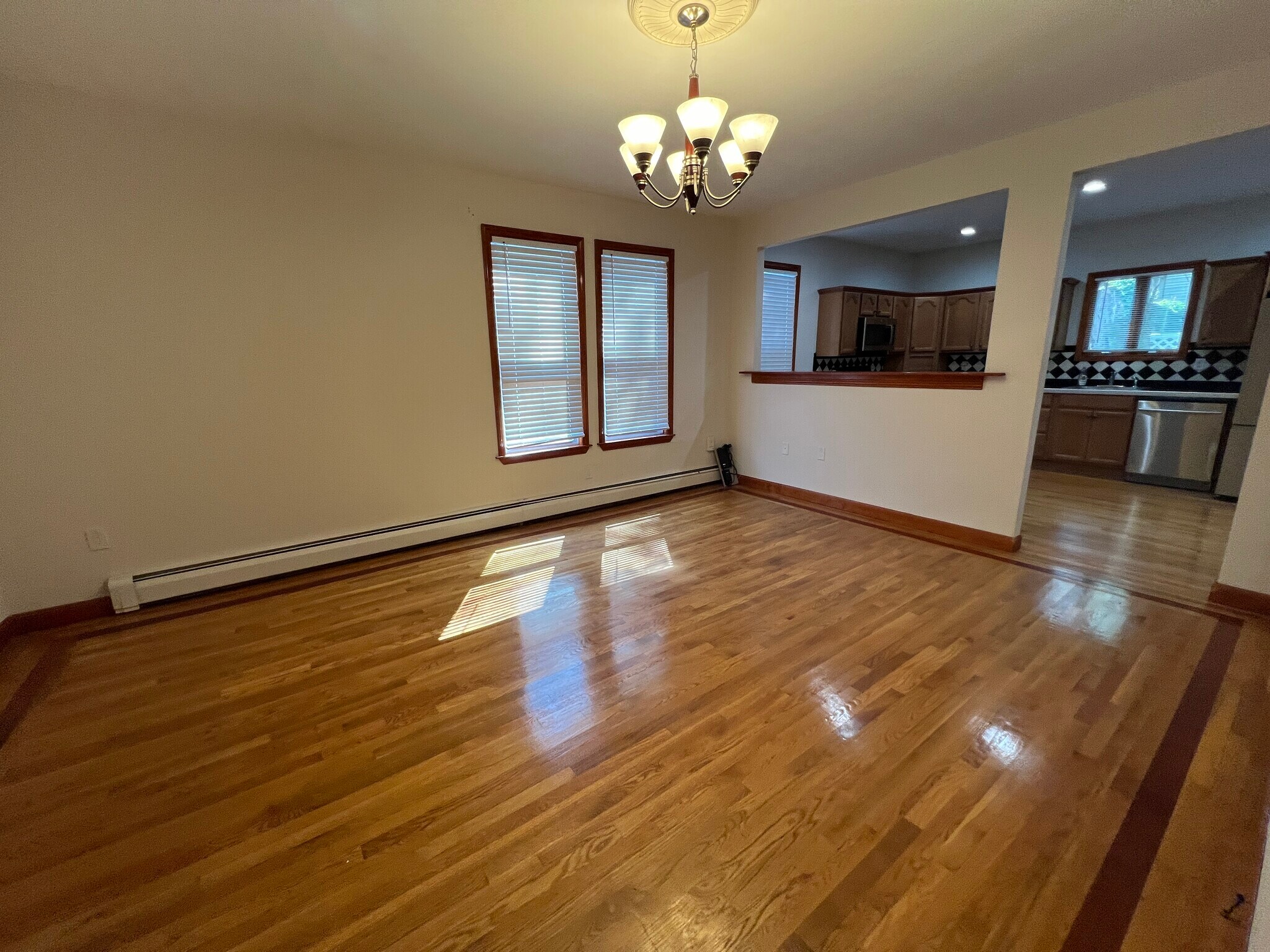 Building Photo - 44 Tuttle St