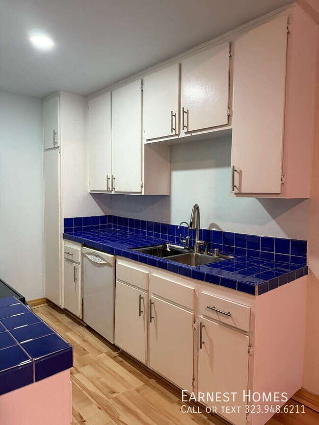 Building Photo - 5460 White Oak Ave