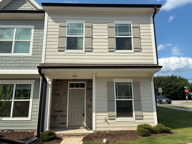 Building Photo - Room in Townhome on Old Grove Ln