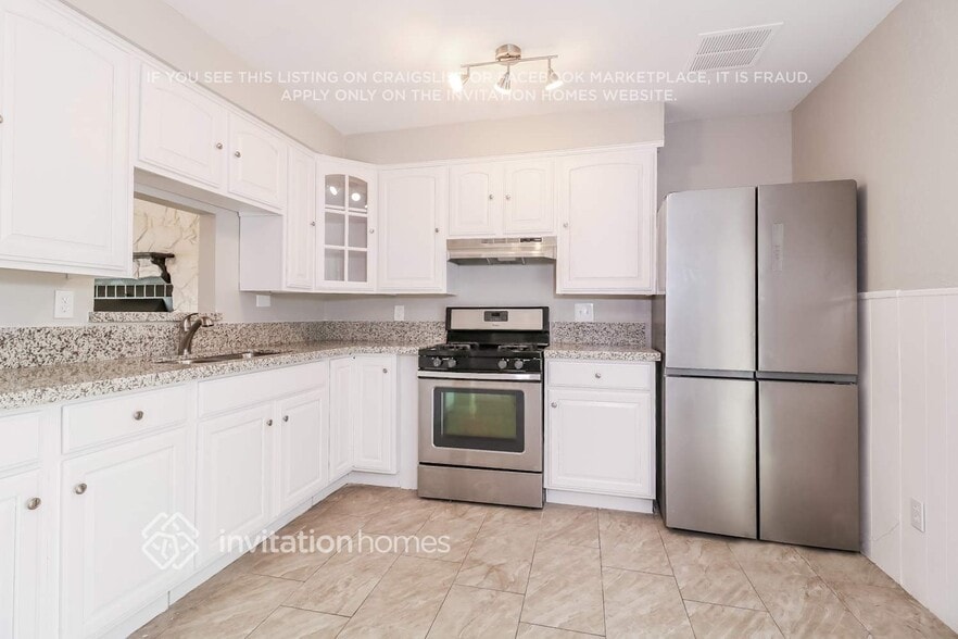 Building Photo - 4143 N 74th Dr
