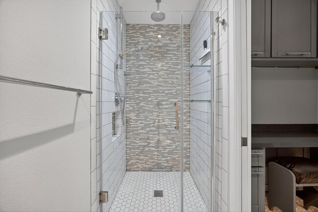 Building Photo - Gorgeous 2 bed/bath Condo in Long Beach