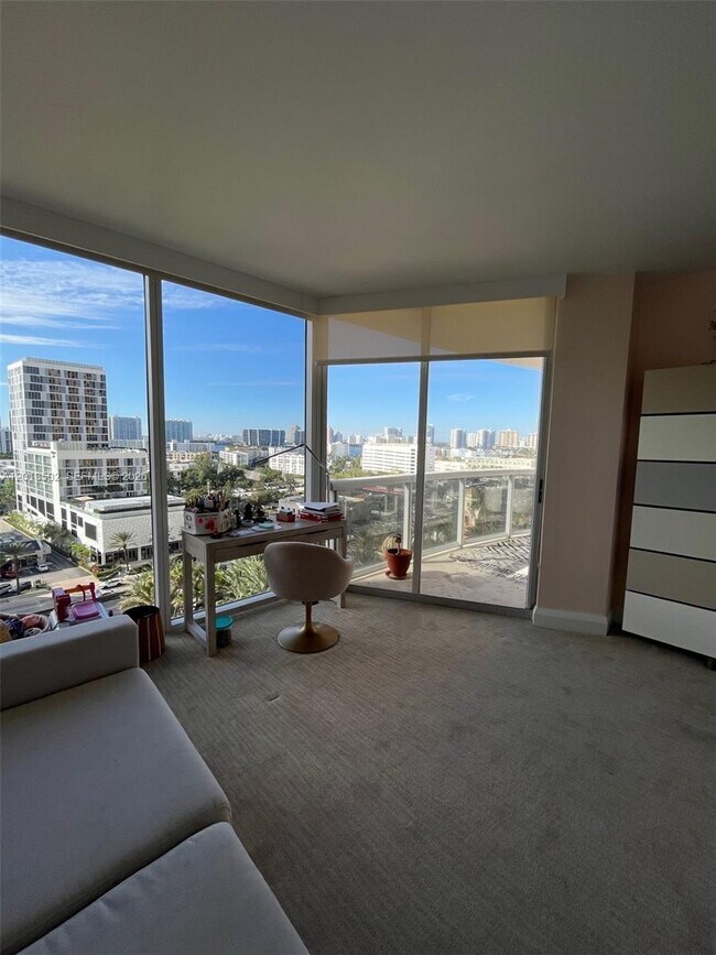 Building Photo - 17555 Collins Ave