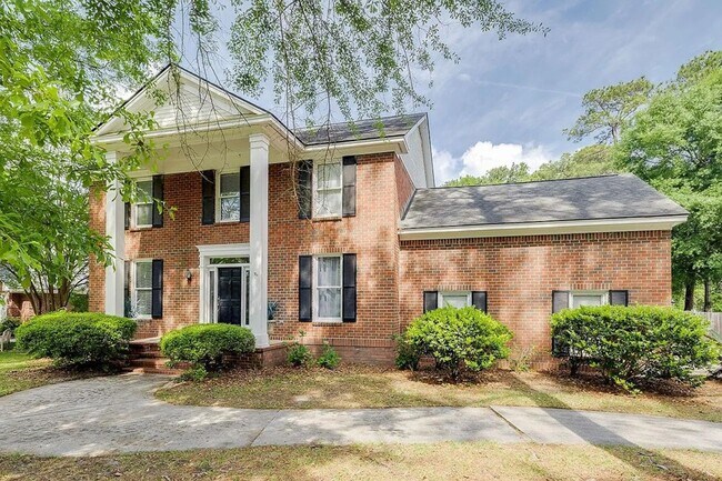 Primary Photo - Stunning 4 Bed, 3 Bath Home with Pool in E...