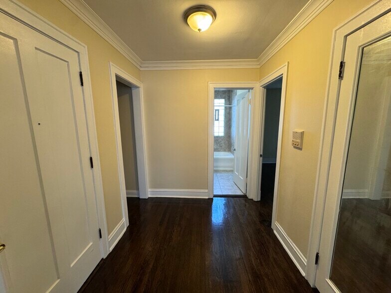 Building Photo - 2510 N LeClaire Ave