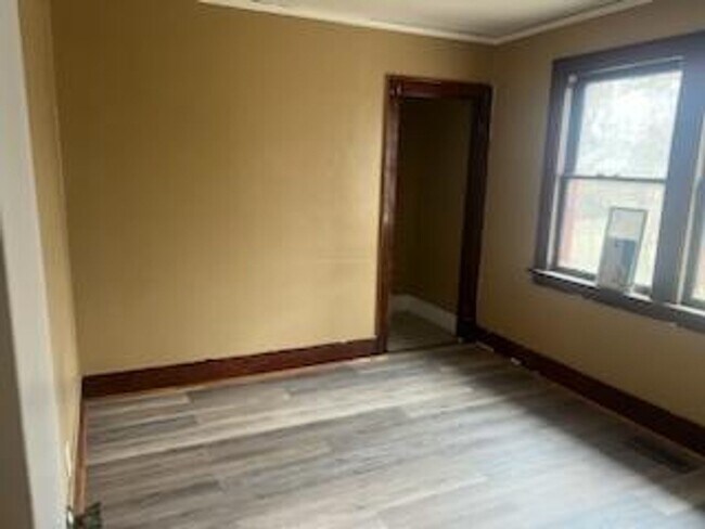 Building Photo - Adorable 3 Bedroom Home