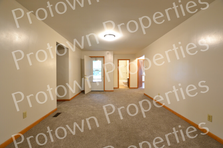 Building Photo - 122 Baker Ave