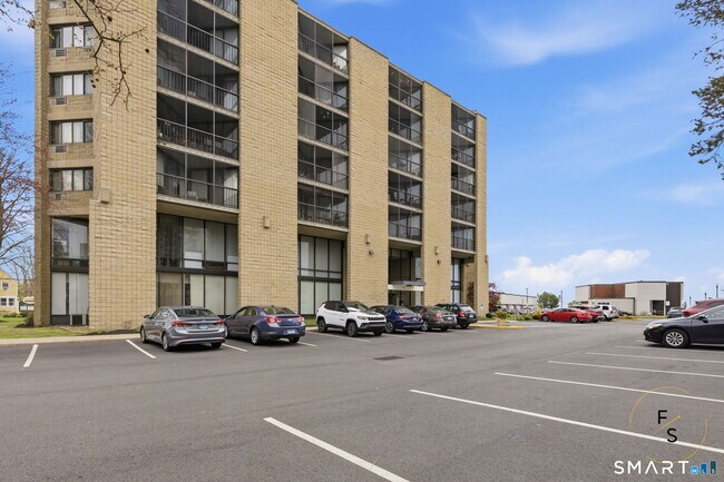 Building Photo - 140 Captain Thomas Blvd