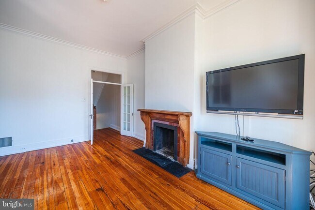 Building Photo - 206 S 43rd St