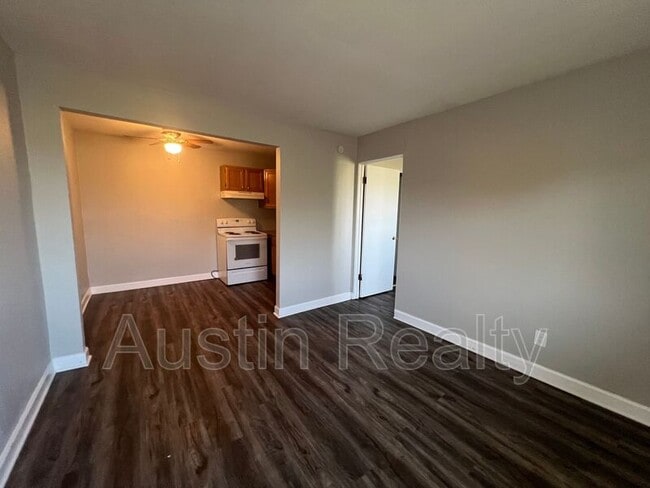 Building Photo - 3706 Greenwood Blvd