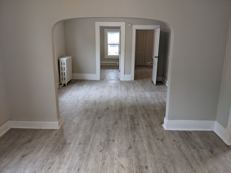 Building Photo - 403 Litchfield Ave SE