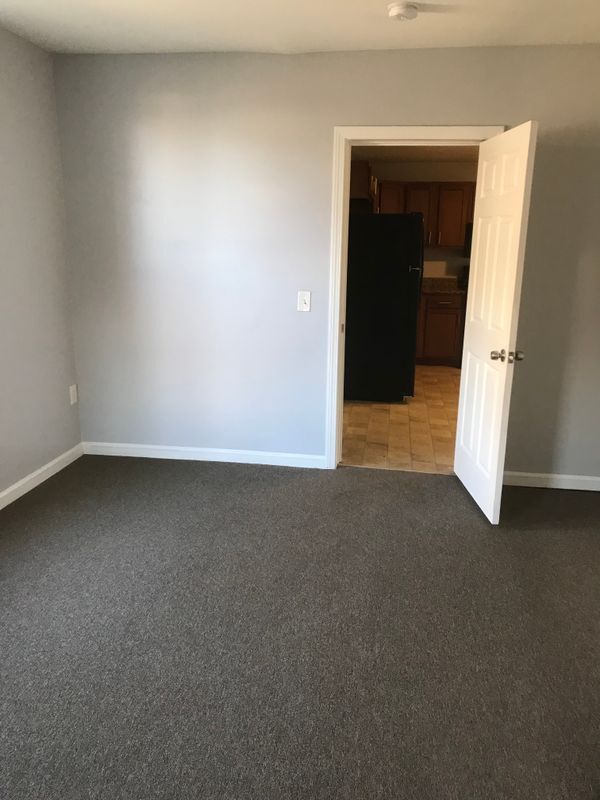 Building Photo - 19 Hobart St