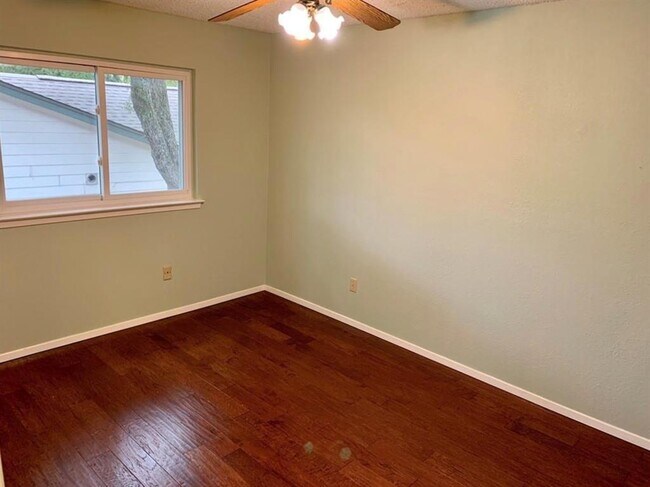 Building Photo - 11502 Tanglebriar Trail