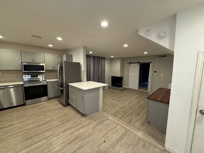 Building Photo - 7522 Holly Hill Dr