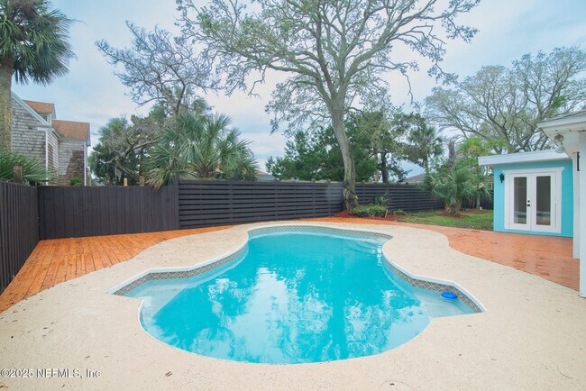 Building Photo - 111 Zoratoa Ave