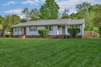 Building Photo - 2 Bed 2 Bath Corporate / Seasonal / Mid-term Lease Available