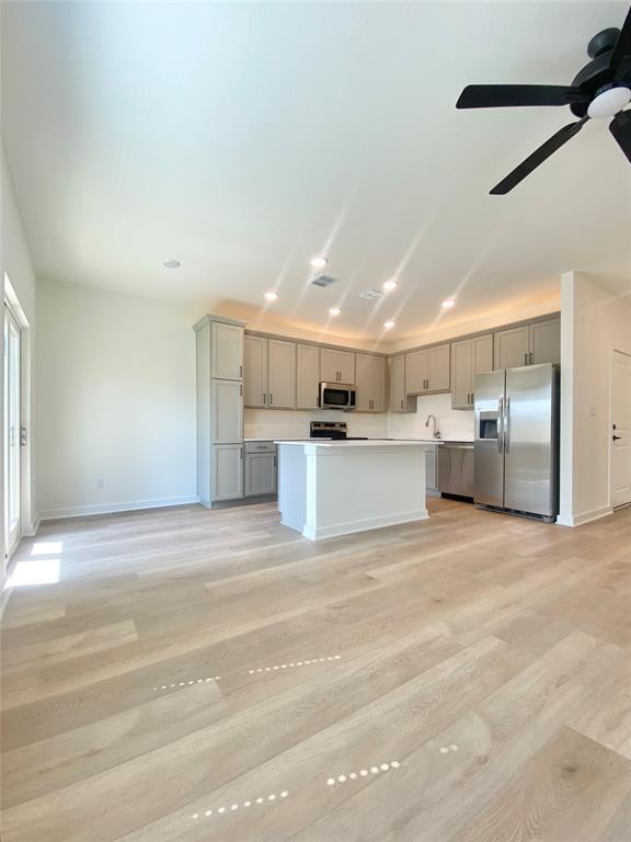 Building Photo - 700 Horseshoe Dr