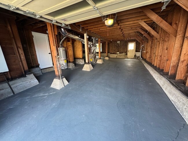 Building Photo - Remodeled 2BR/1BA Single Family Home in Su...