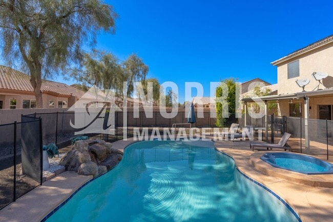 Building Photo - 1553 E Alba Dr