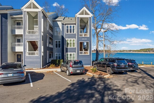 Building Photo - 372 Northwest Dr