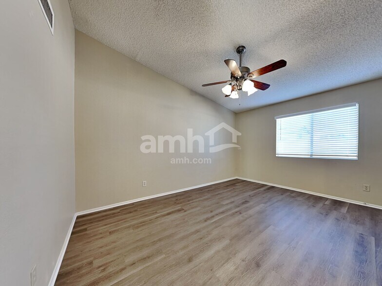 Building Photo - 2306 N 88th Ave