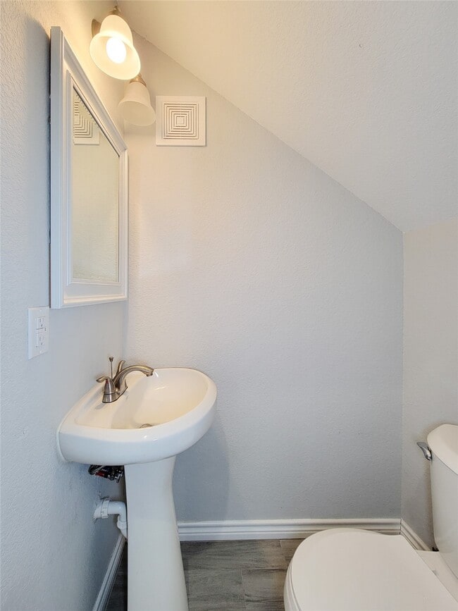 Building Photo - 16684 E Ivanhoe St