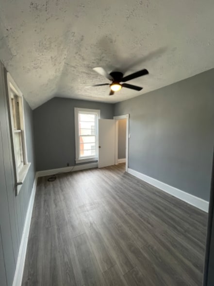 Primary Photo - 305 Locust St