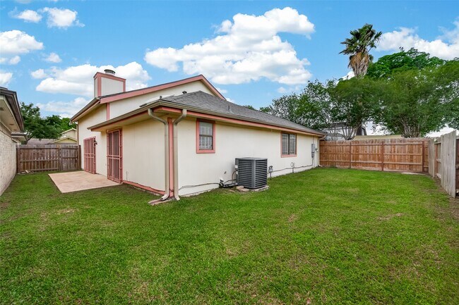 Building Photo - 13431 Clarewood Dr