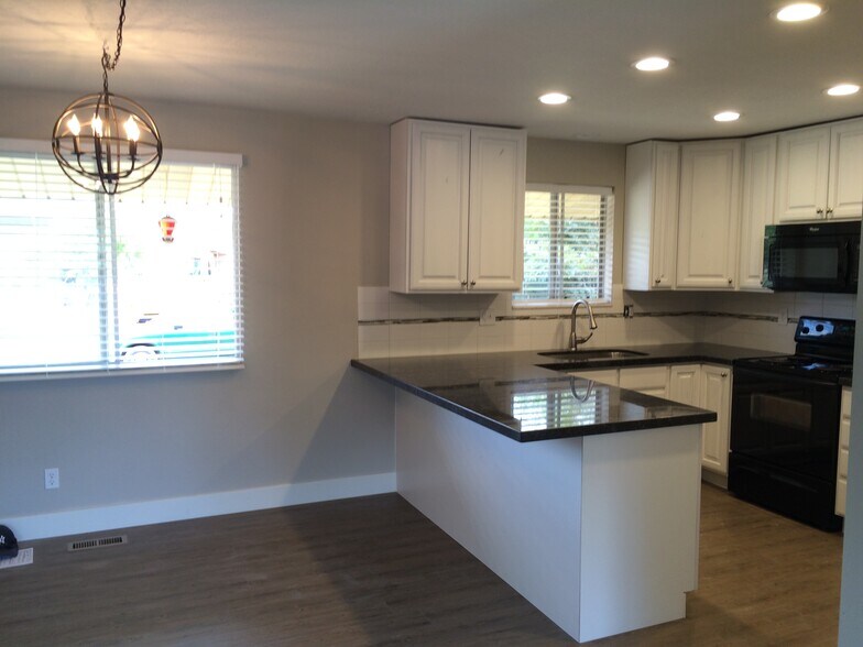 Building Photo - 245 W 500 N