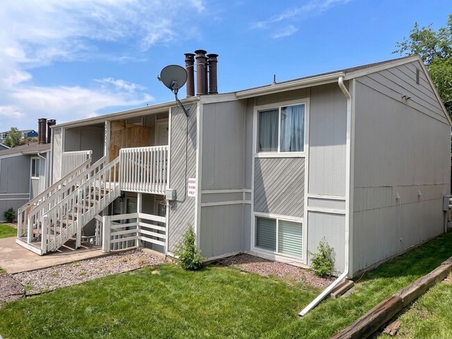 Building Photo - 2906 Straus Ln