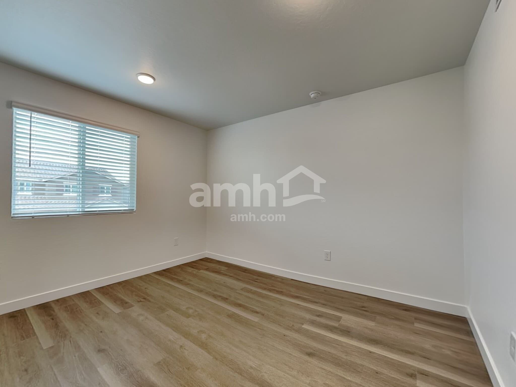 Building Photo - 9717 W Tamarisk Ave