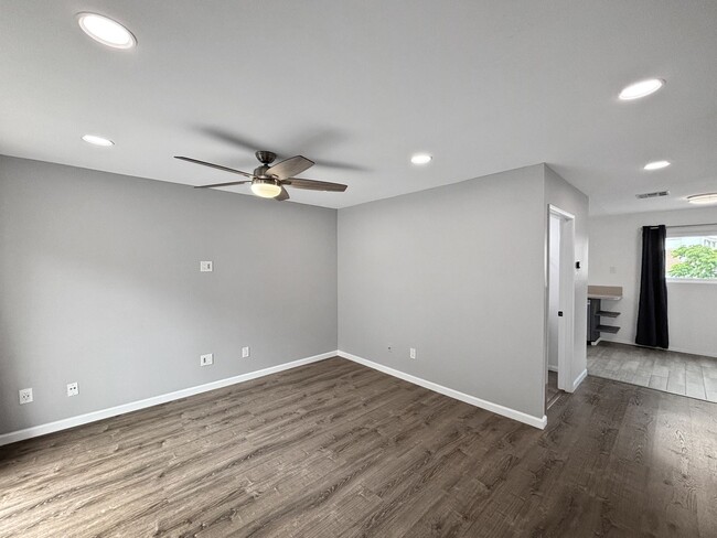 Building Photo - Beautiful 2B/2BA Condo in Mission Valley W...