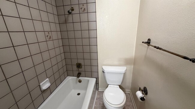 Building Photo - 1555 W Boston Ave