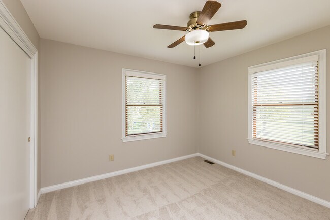 Building Photo - 5558 Parker Hill Ln