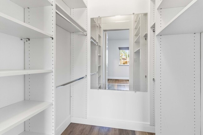 Building Photo - Beautiful Condo