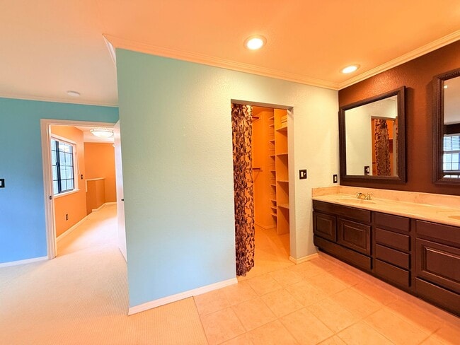 Building Photo - Charming and Move-in Ready, 3BD/2.5BA, Two-Story Townhome in Canyon Green at Canyon Lakes in San ...