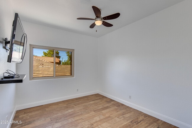 Building Photo - 2119 E New Bedford Dr