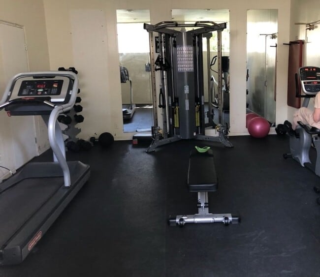 Building Photo - MOVE-IN READY! 2+2 w/lake access + 1 blk f...