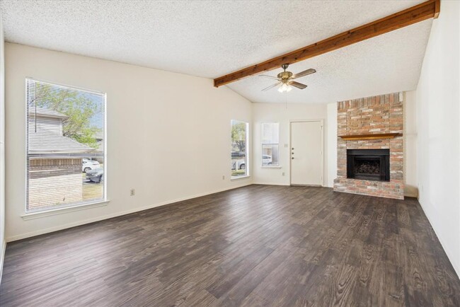 Building Photo - 704 Rollingway Dr