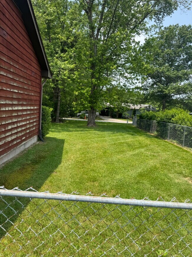 Building Photo - 3 bedroom 2 Bathroom home