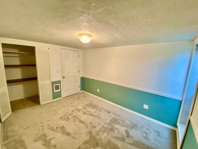 Building Photo - 313 NE 185th St
