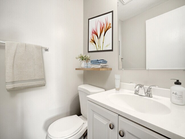 Building Photo - 2084 Quail Ct