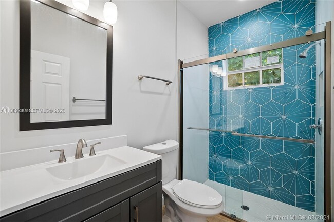 Building Photo - 711 N L St