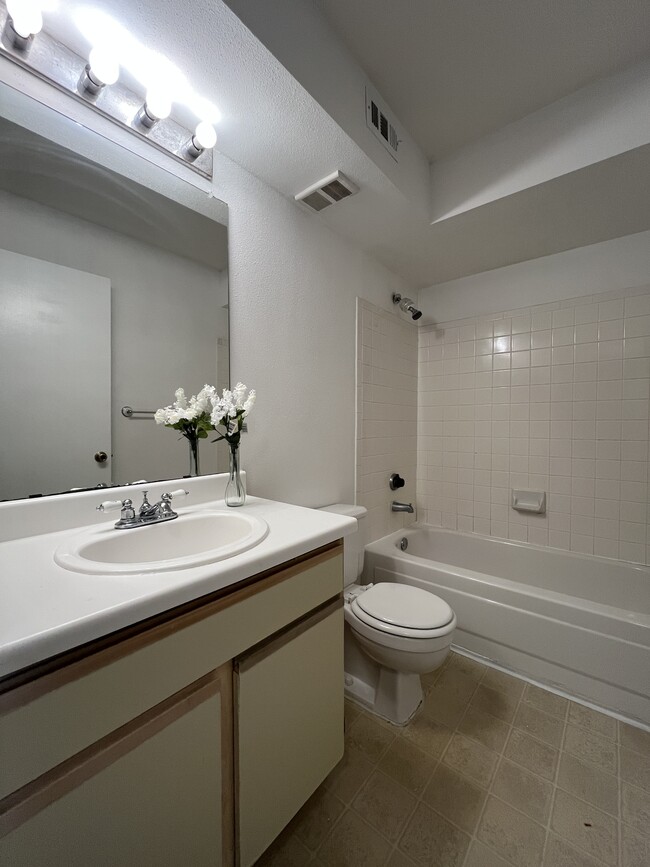 Building Photo - 2662 NW 33rd St