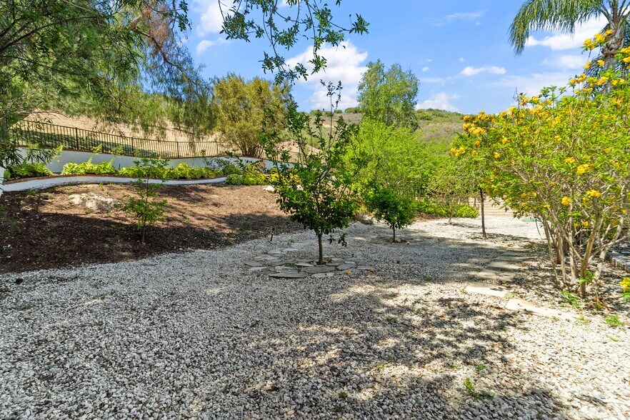 Building Photo - 6143 Lake Lindero Dr