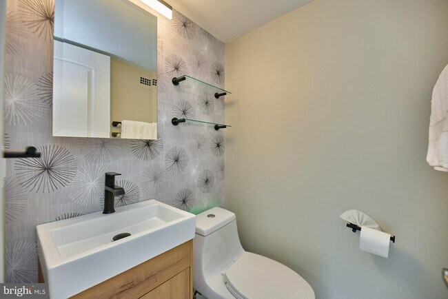 Building Photo - 2030 N Adams St