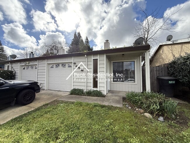 Building Photo - Wonderful 2bd/2ba Fair Oaks Duplex with Garage