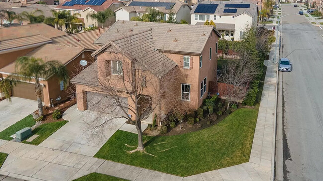 Building Photo - 2450 E Oakmont Ave