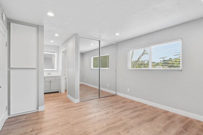 Building Photo - 9175 Campina Dr