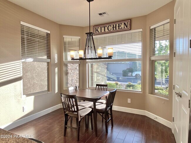 Building Photo - 1553 Range View Cir
